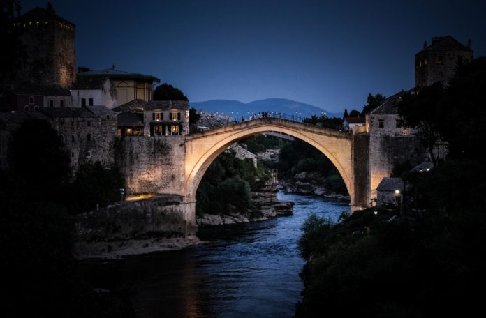 Die Reiseziele Sarajevo und Mostar in Bosnien Herzegowina Alte Brücke Mostar, Foto Mario Vedder