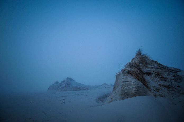 Amrum: Still, einsam und ohne Kompass ziemlich gespenstisch – eine Nebelwanderung im Nordsee-Nebel Wanderung in den Seenebel, Amrum. Foto: Oliver Abraham