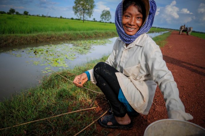 Koh Ker – leiser Besuch der geheimnisvollen Tempelstadt im kambodschanischen Dschungel Ein freundliches Lächeln in Kambodscha, auf dem Weg nach Koh Ker. Foto:Oliver Abraham