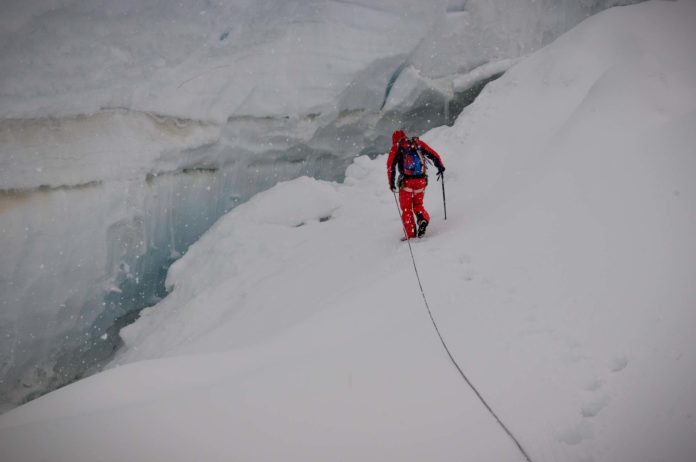 Vom höchsten Bahnhofs Europas zum Jungfraufirn auf dem Jungfraujoch, dem Ursprung des Aletsch-Gletscher (Heiß auf Eis 2023, Teil 3) Mit Bergführer Stefan Urfer auf Tour in Richtung Jungfraufirn, dem Geburtsort des Aletsch-Gletschers. Foto: Oliver Abraham