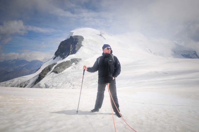 Hochtour zum Breithorn in den Schweizer Alpen – Mein erster Viertausender (Heiß auf Eis 2023, Teil 4) Unser Autor Oliver Abraham hat es geschafft, mit dem Breithorn seinen ersten Viertausender bezwungen. Foto: Oliver Abraham