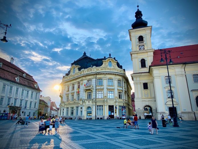 Transsilvanien, Dracula, Siebenbürgen und die Transfaragas – Erinnerungen in Hermannstadt Der Piata Mare am Großen Ring in Hermannstadt (Sibiu) ist der größte und schönste Platz der Stadt in Siebenbürgen. Foto: Mario Vedder