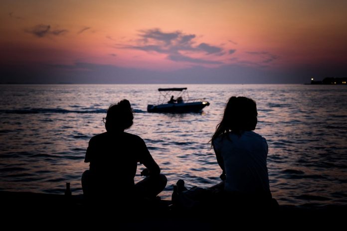 Die Top 50 Reiseziele für 2024 – Ein Jahr voller Abenteuer mit „Lonely Planet“! Sonnenuntergang an der Adriaküste in Kroatien. Foto: Mario Vedder