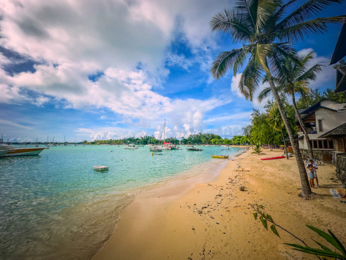 „Welcome to Paradise“: Traumreise ins Tropen Highlight Mauritius Strandidylle in Grand Baie, Mauritius. Foto: Mario Vedder