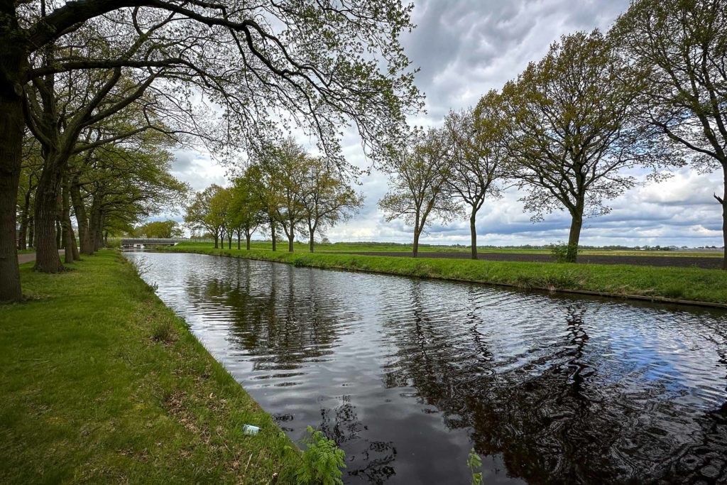 Stille Kanäle durchziehen die Provinz Drenthe. Foto: Mario Vedder