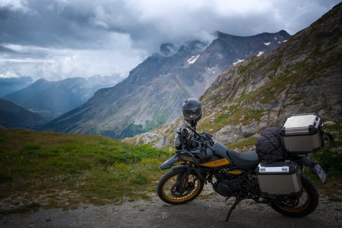 Mit der Royal Enfield Himalayan über die Route des Grandes Alpes Route des Grandes Alpes. Foto: Mario Vedder