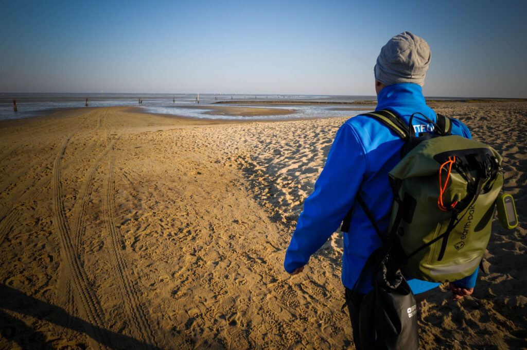 Wattwanderung zur Insel Neuwerk vor Cuxhaven mit Wattführer Matthias Magiera. Foto: Oliver Abraham